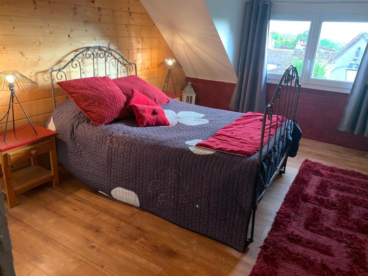 Bed and Breakfast Le Nid Perché à Saint-Sauveur-en-Puisaye Extérieur photo
