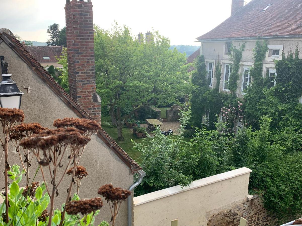 Bed and Breakfast Le Nid Perché à Saint-Sauveur-en-Puisaye Extérieur photo
